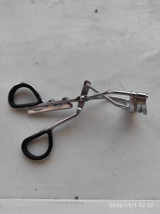 Щипцы для завивки ресниц