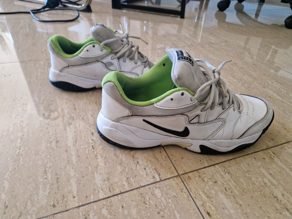 Ténis / Sapatilhas Nike brancos - tamanho 40 / 41