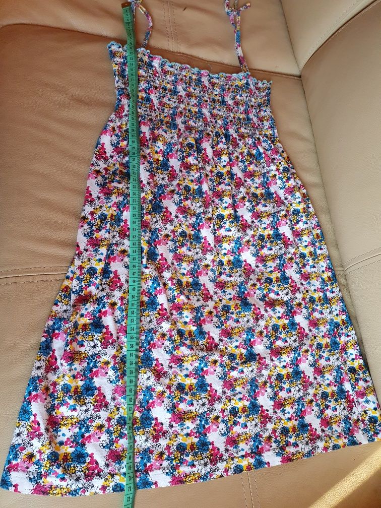 Letnia, przewiewna sukienka na ramiączka 128 cm