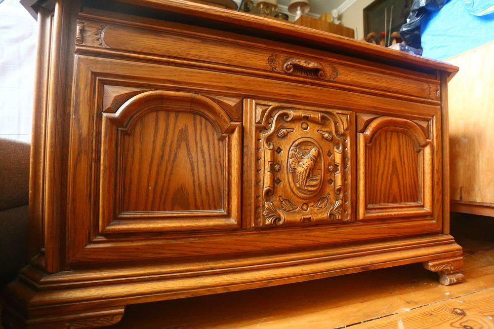 Duża drewniana rzeźbiona komoda skrzynia