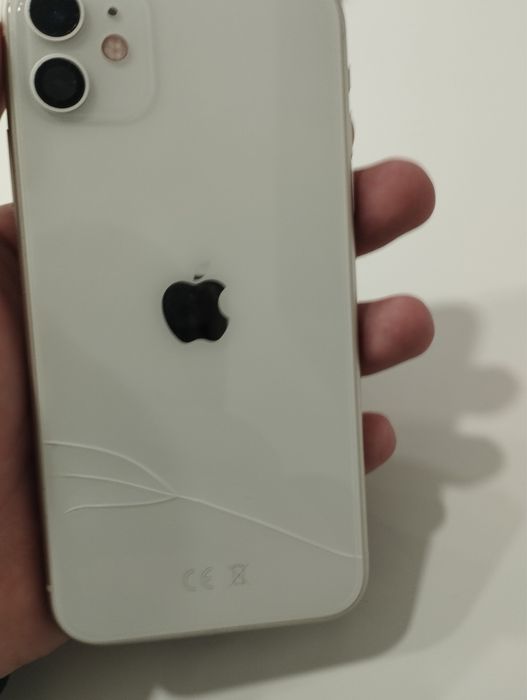 Iphone em bom estado apenas com um fratura na trazeira