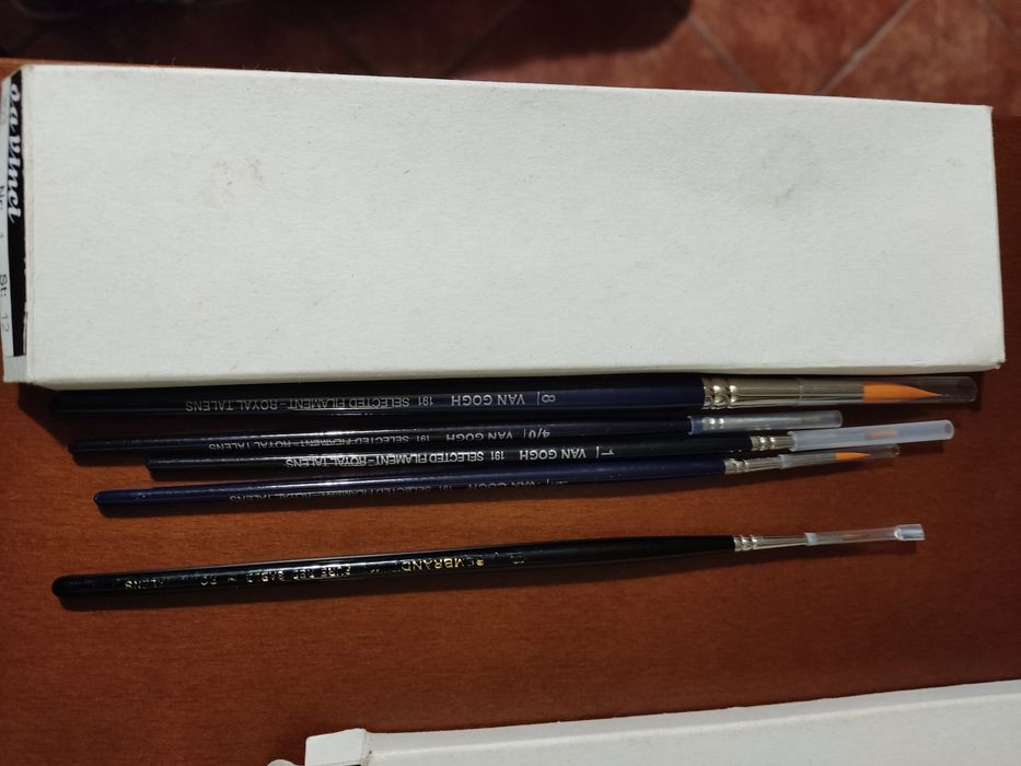 Tintas e pincéis