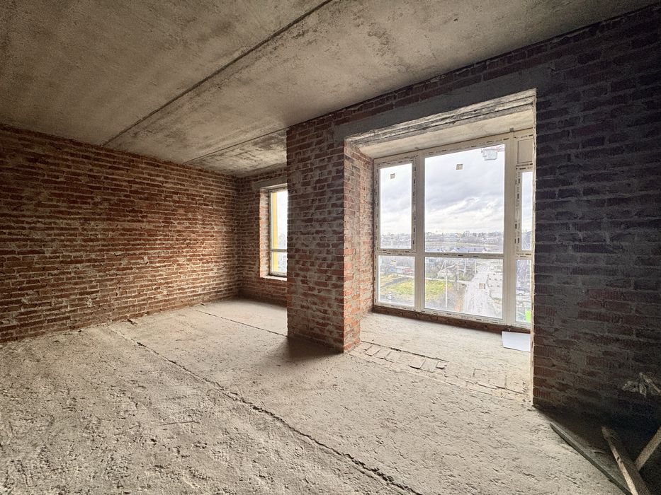 Продаж 3 кім.сирої квартири