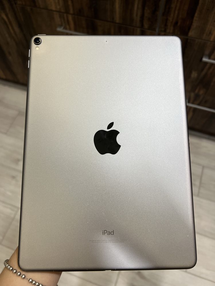 Пленшет iPad Pro (10,5 дюйма) 64 Gb Wi-Fi