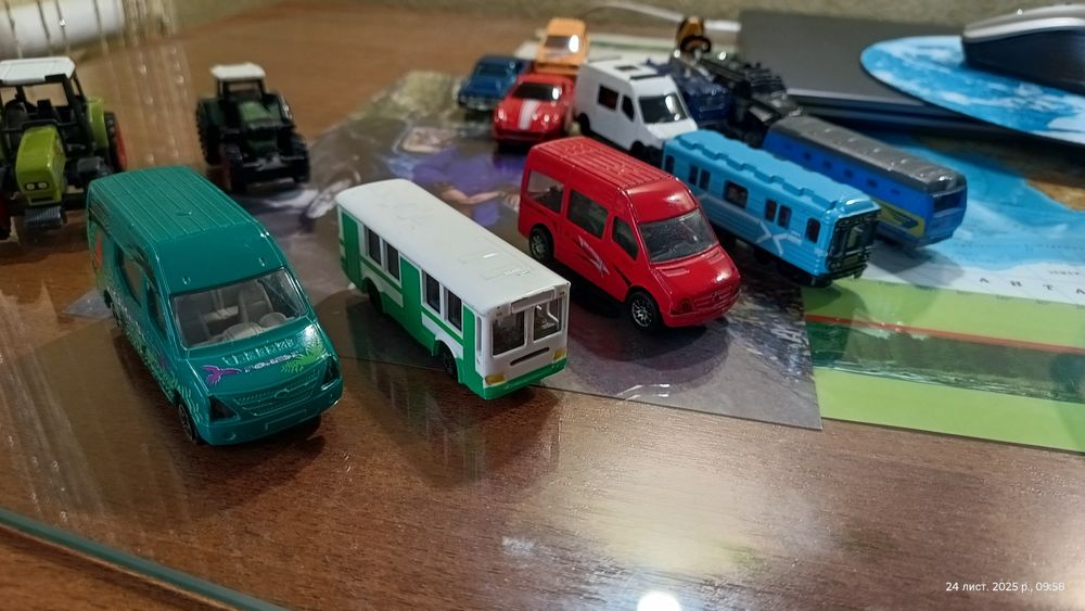 Металеві машинки (модельки) по 50 грн