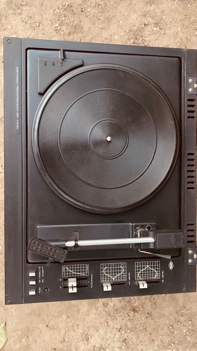 Проигрыватель виниловых пластинок Radiotehnica