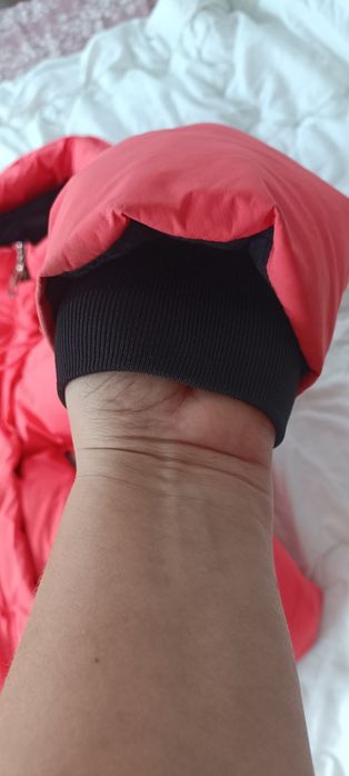 Помаранчевий жіночий пуховик