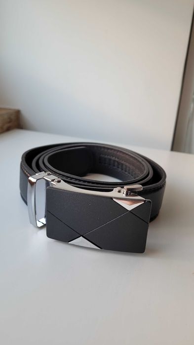 Elegancki czarny pasek z ekoskóry z metalową klamrą automatyczną 120cm