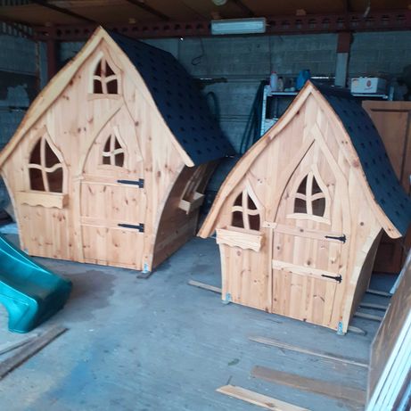 plac zabaw drewniany domek dla dzieci