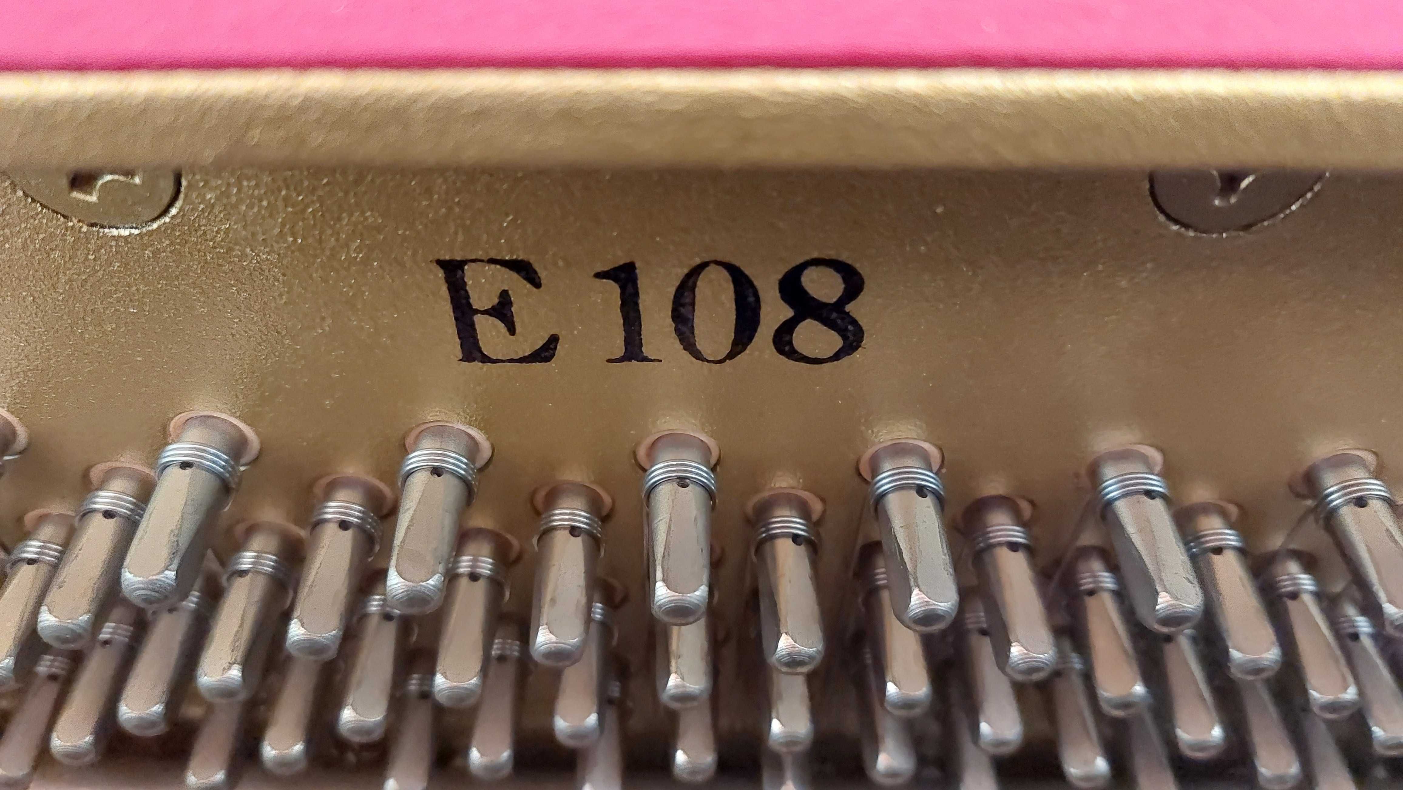 Piano Yamaha em ótimo estado de conservação