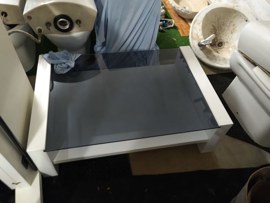 Mesa de centro com vidro