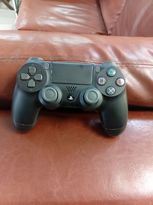 Sony DualShock 4 для PlayStation 4.