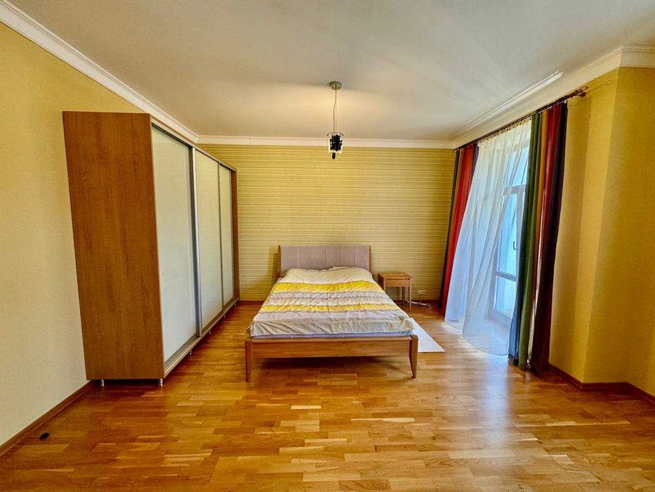 Продам просторий будинок по вул.Сельських (Алтайські озера)