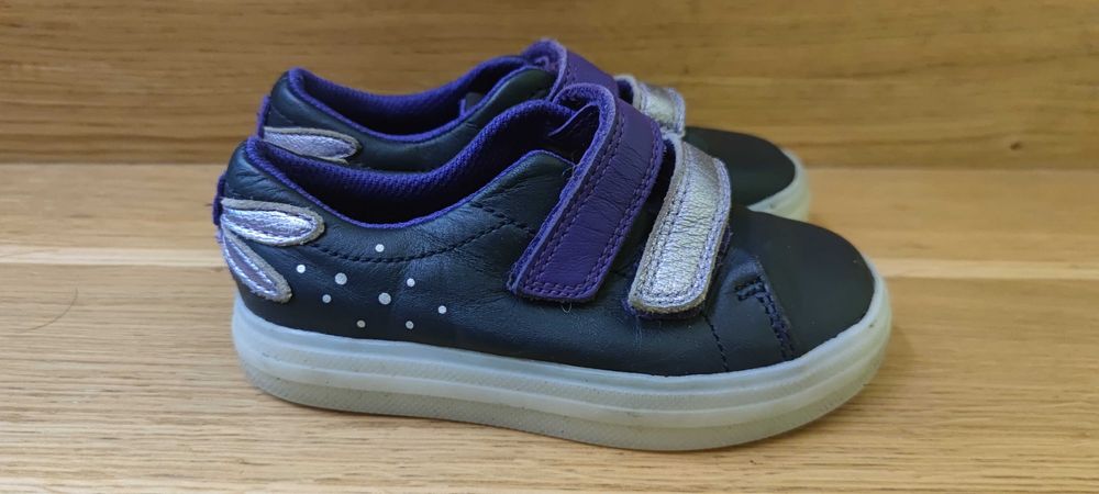 Jak nowe 25 26 Clarks skóra buty sportowe adidasy dla dziewczynki