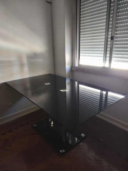 Mesa 1,60 x 90 cm em vidro fumado