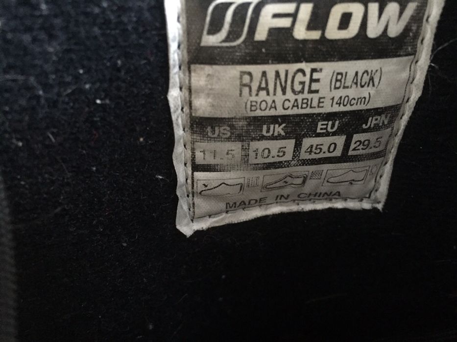 Deska snouboardowa buty gogle kask i pokrowiec