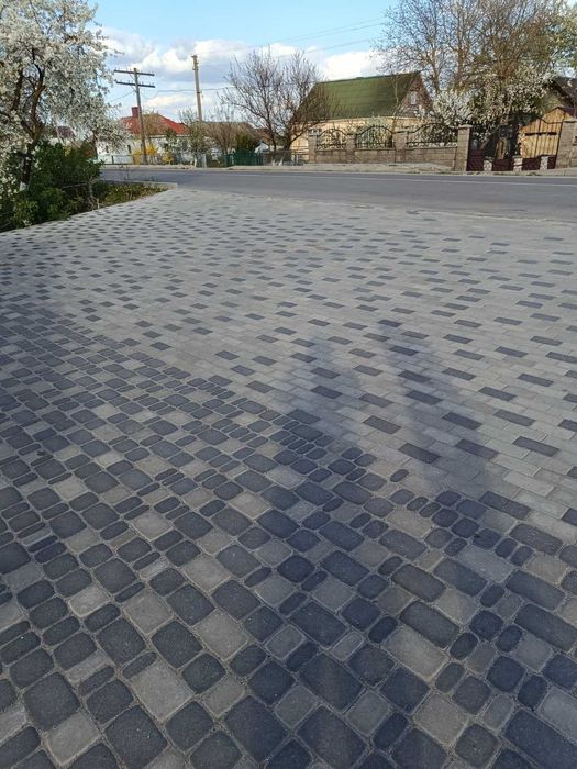 Вкладання бруківки,тротуарної плитки.