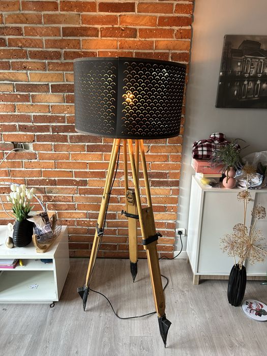 Pampa stojaca ozdobna  niwelator