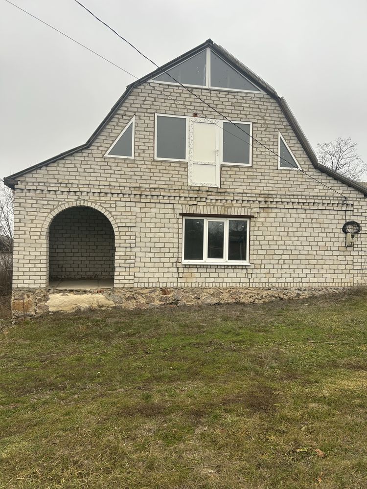 Продам двохповерховий будинок