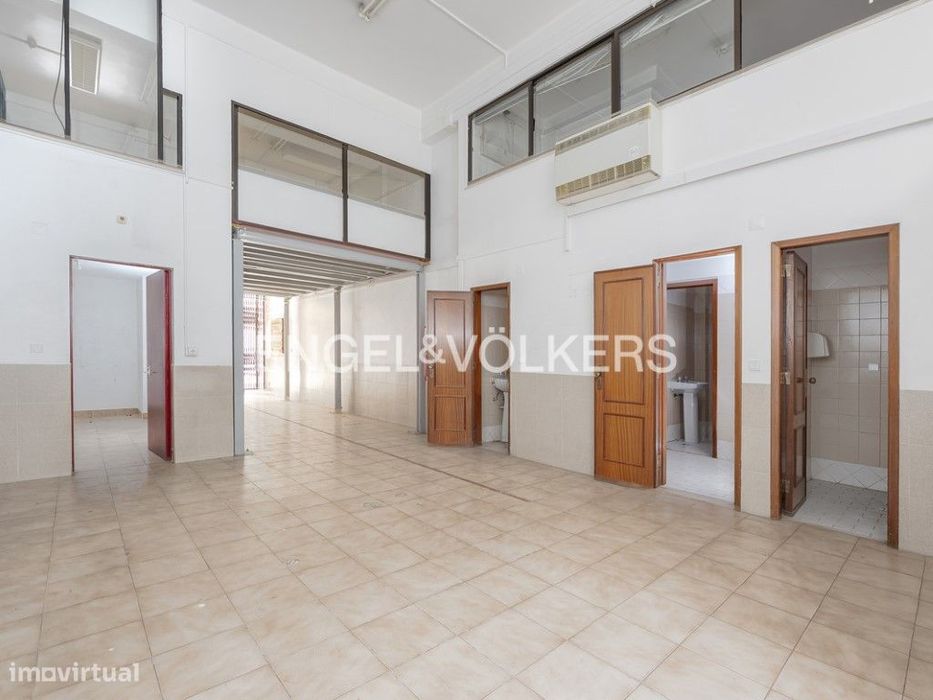 Espaço Comercial Com Estacionamento no Lumiar