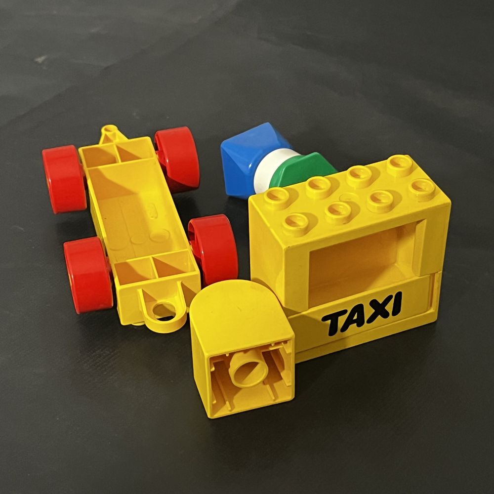 535 LEGO Taksówka