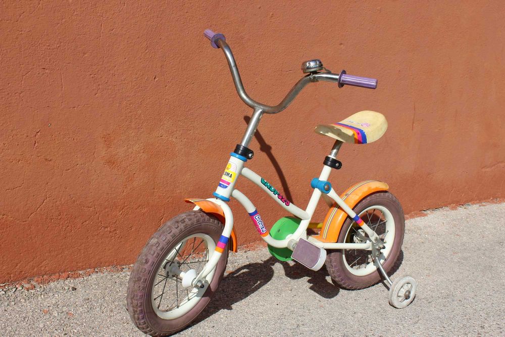 Bicicleta de Criança Antiga Vintage 1980 Com Cesto e Rodinhas