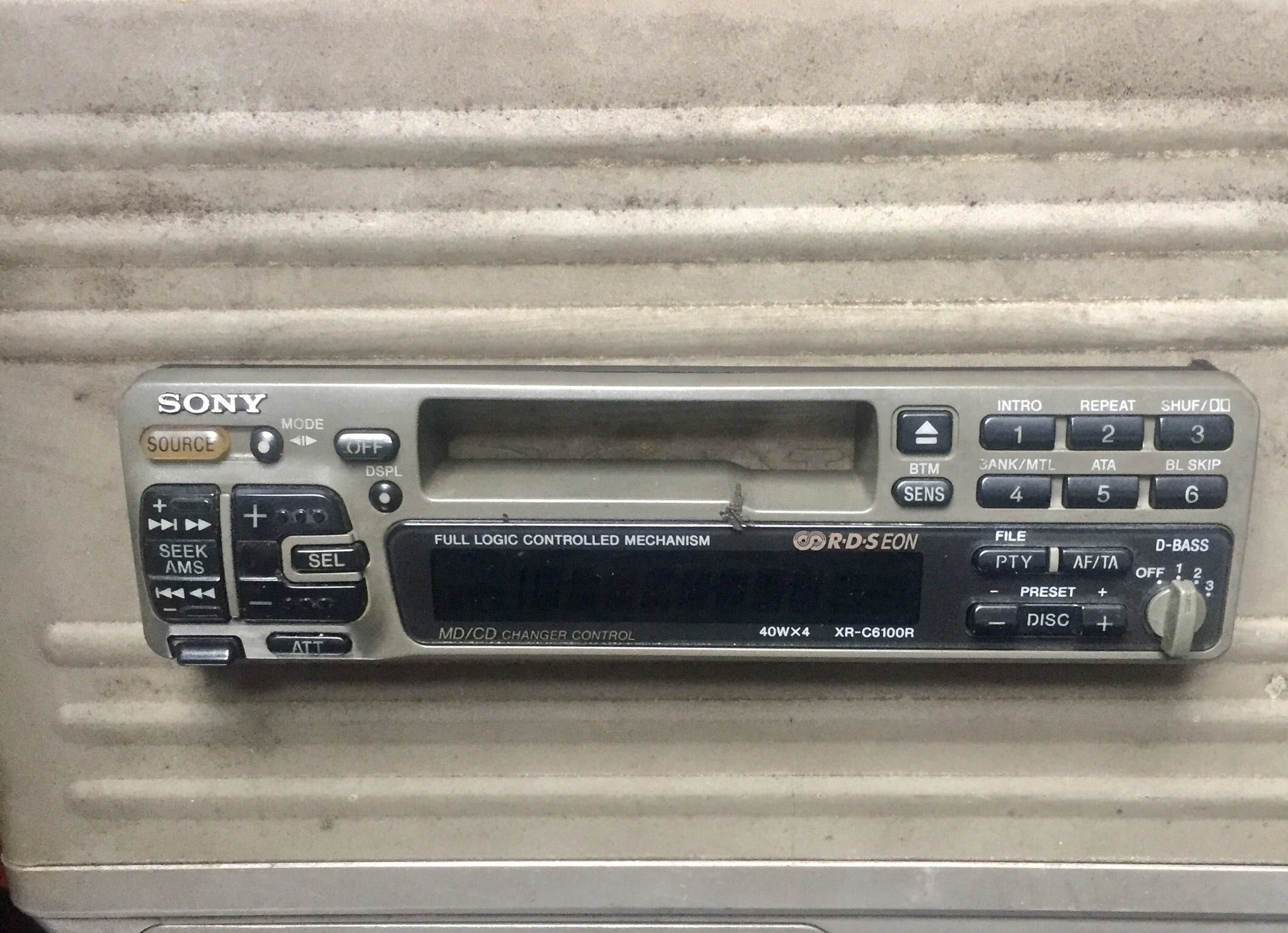 Vendo Auto Radio leitor 10 CD com caixa