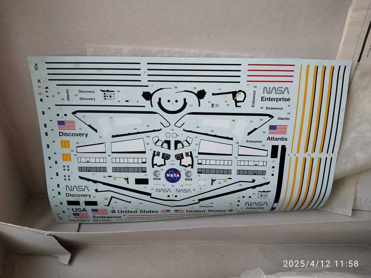 Revell Space Shuttle Discovery & Booster Rockets 1/144