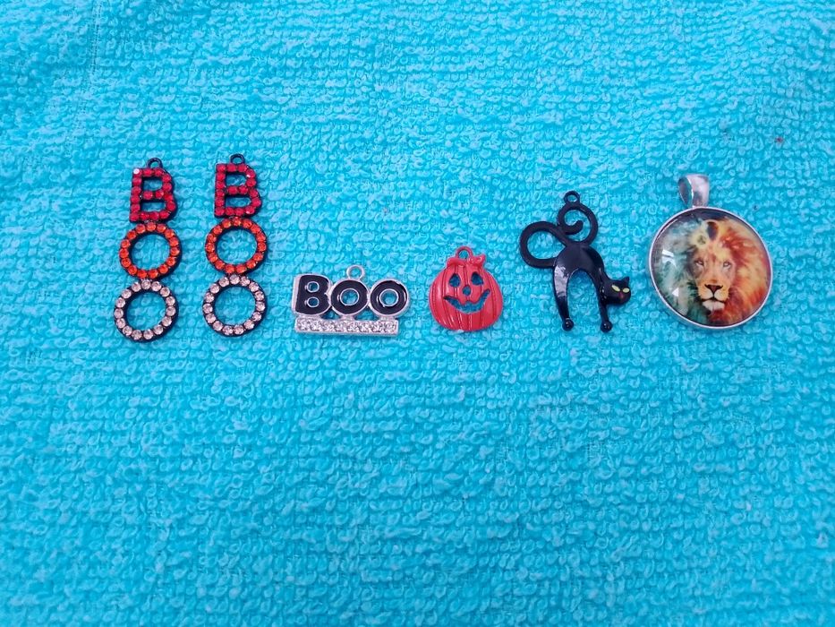 Лот біжутерія ципочки , буси , кільця , кулони .