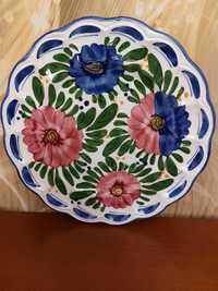 Ceramiczny talerz dekoracyjny na ścianę motyw kwiatowy