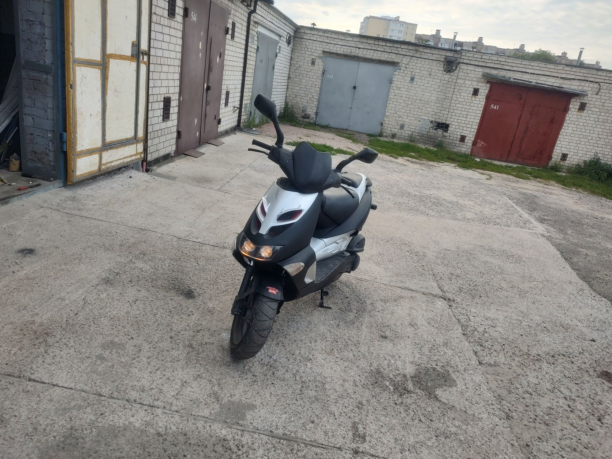 Продам скутер Aprilia sr 50 ditech