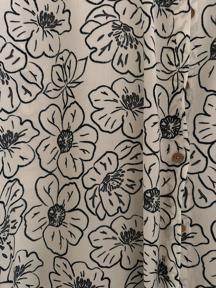 Camisa da marca CANTÊ , comprida que da como tunica de praia
