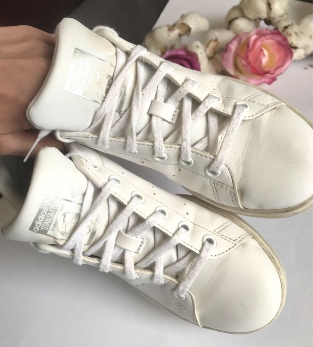 Кросівки Білі. Adidas. Італія. 37,5 розмір. Устілка 23  см