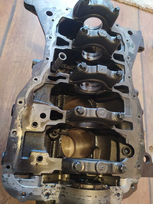 Продам бугеля и болты на двигатель к9к 1,5 DCI.