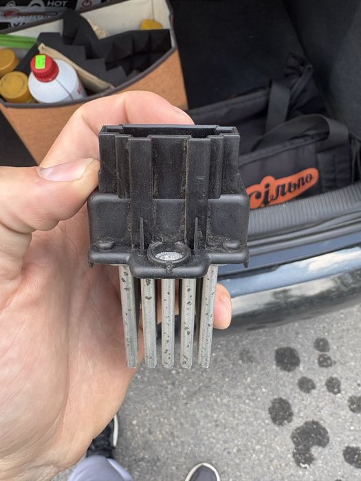 Регулятор ( реле ) отопителя салона Audi a6c5