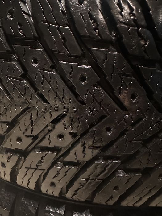 Opony zimowe 225/55/17 Nokian