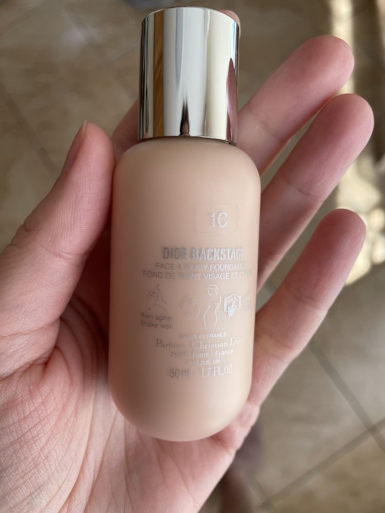 Продам тональну основу Dior
