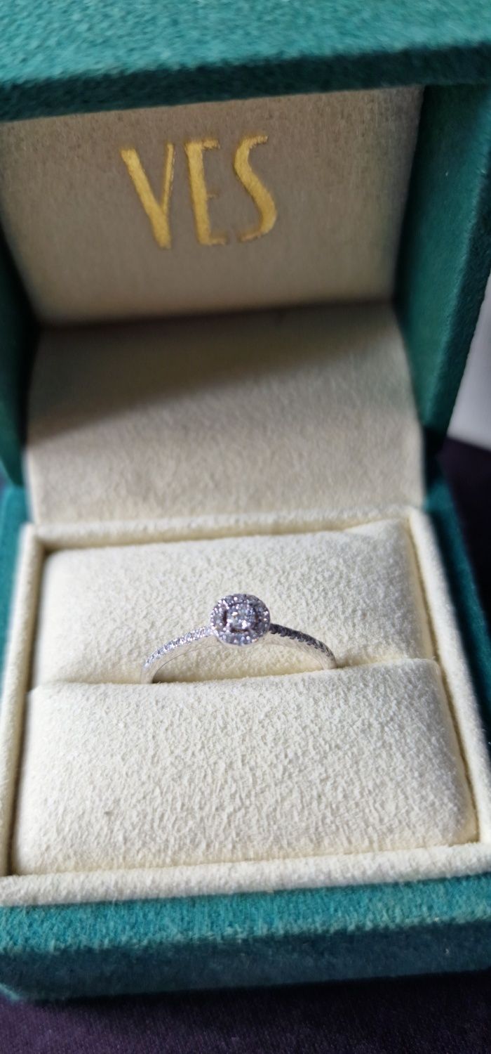 ### Sprzedam Pierścionek z Białego Złota z Diamentem Idealnym YES - Me