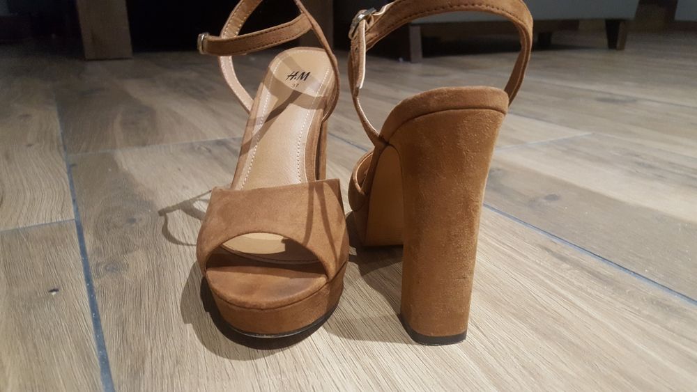 Buty na wysokim obcasie. Zamszowe. Rozmiar 37. H&M