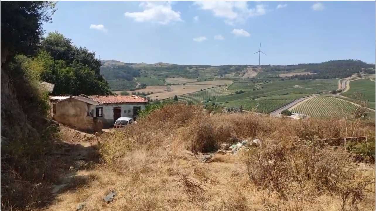 Terreno Urbano 642m2 com água, Luz e Comunicações à entrada.