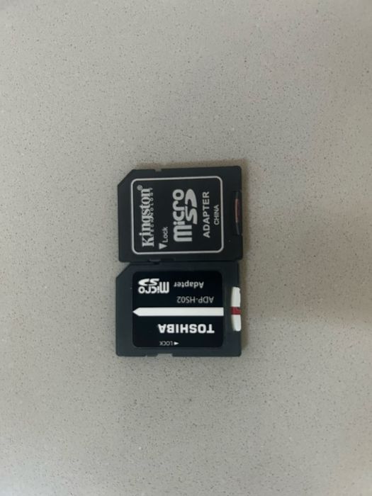 2 Cartões de Memória 16GB Kingston e Toshiba (Usados, com adaptador)
