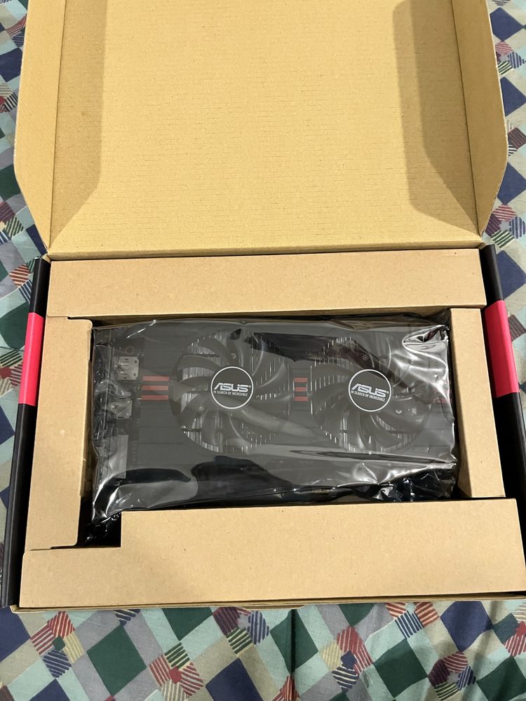 Placa Gráfica AMD ASUS RX 560 Gaming OC 4GB DDR5 c/ Caixa e Manuais