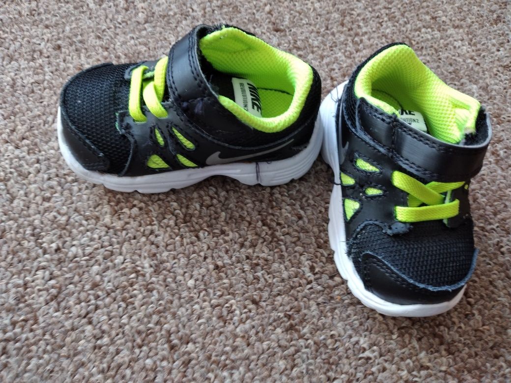 Buciki NIKE Revolution 2