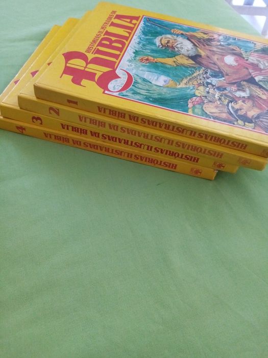 Bíblia em 4 livros