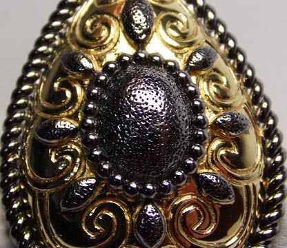 Srebrny dwukolorowy wisior ciekawy wzór