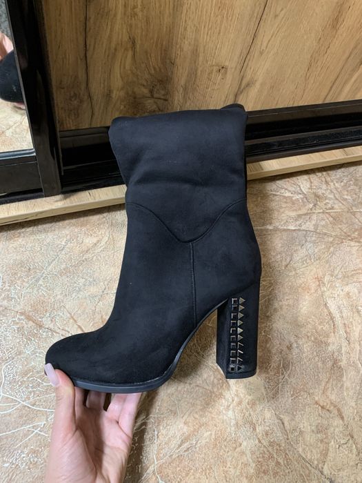 Чорні високі чоботи 38