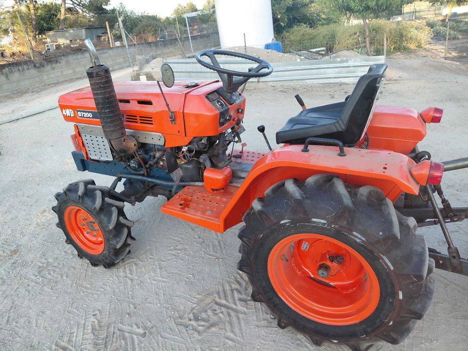 Trator Kubota 4x4 matriculado com frese