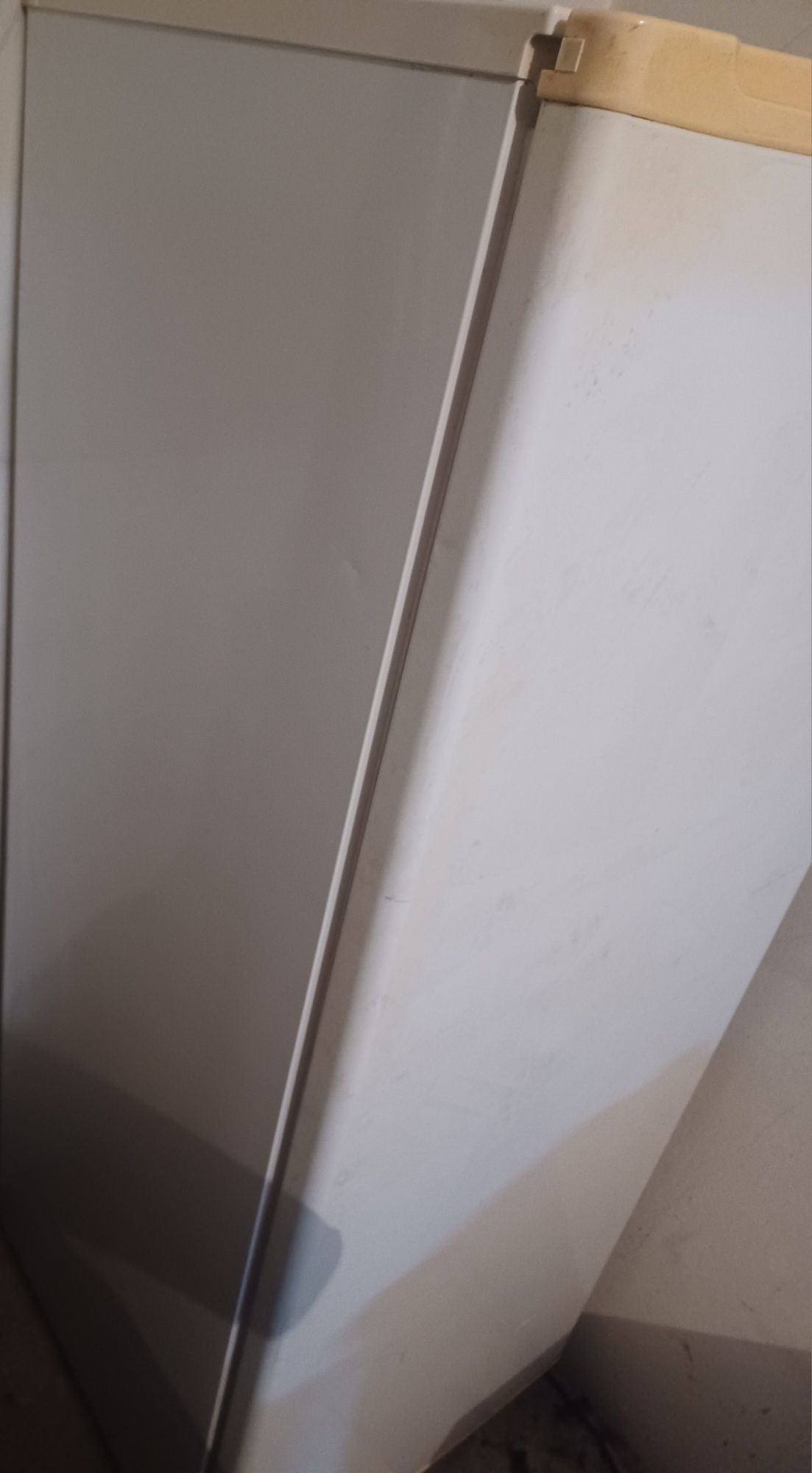 Frigorífico sem congelador.