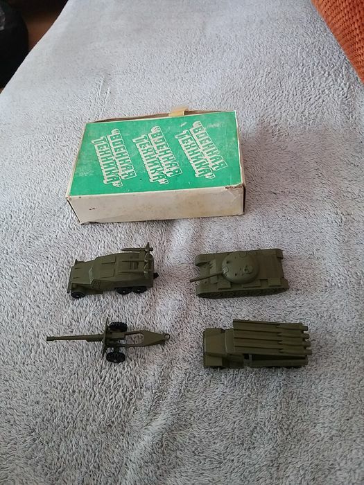 Zestaw kolekcjonerski pojazdów wojskowych