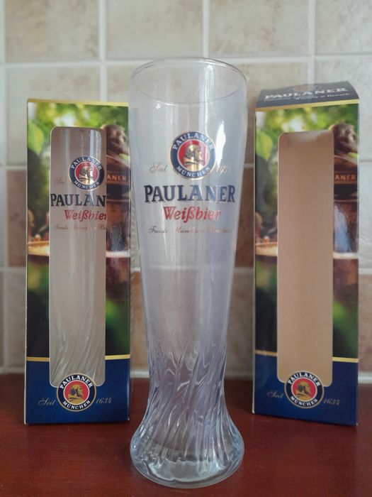 Zestaw  kolekcjonerskich szklanek Paulaner Weissbier do piwa .